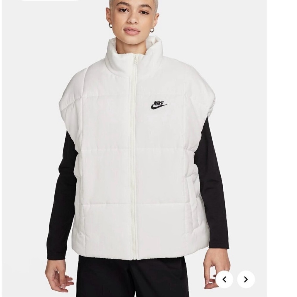 NWT Nike Women’s Sportswear Classic Puffer
Therma-FIT Loose Vest in Sail/Black